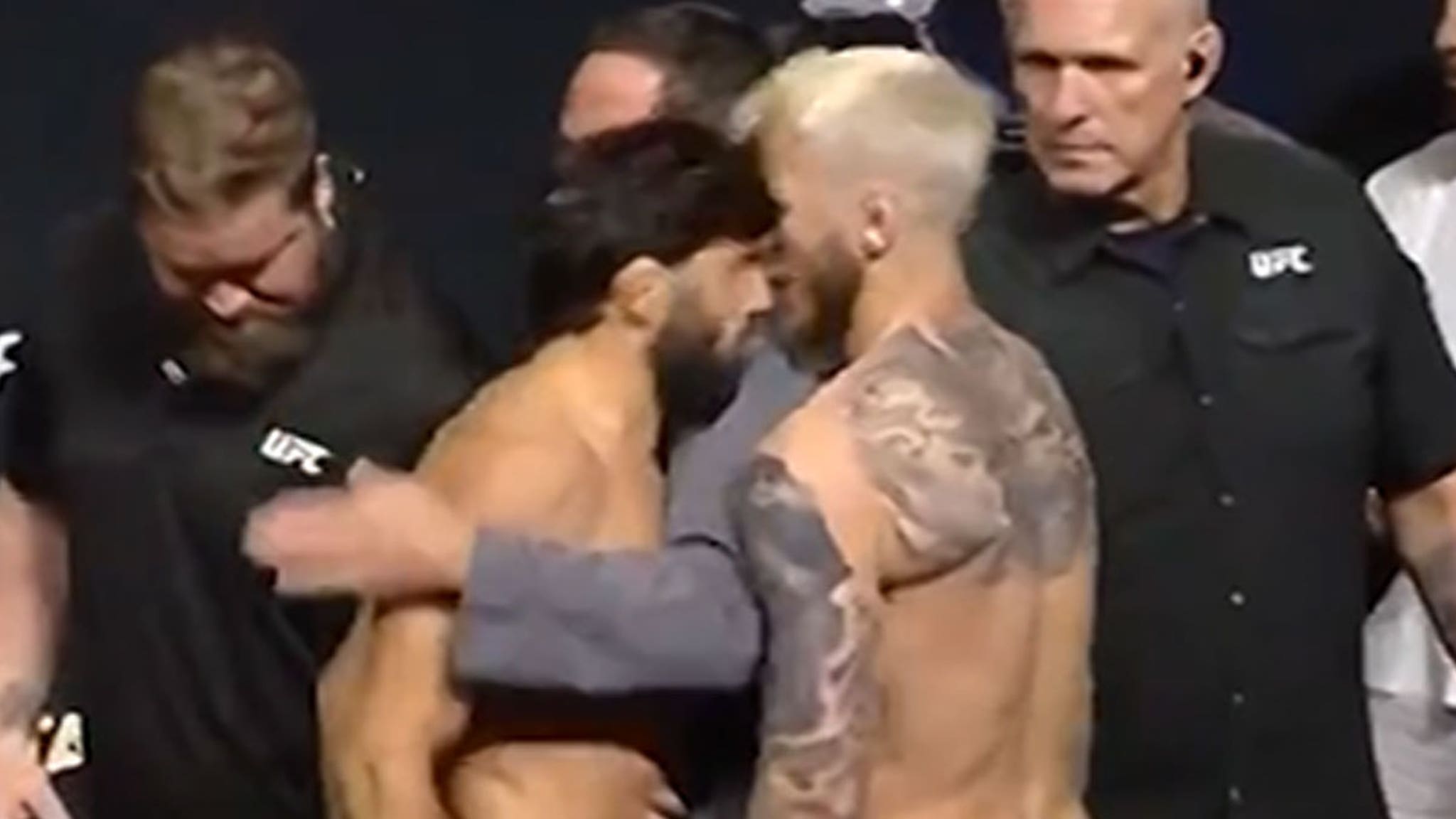 UFC’s Arman Tsarukyan Headbutts Dan Hooker In Wild Weigh-In Altercation UFC’s Arman Tsarukyan Headbutts Dan Hooker In Wild Weigh-In Altercation
