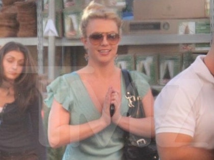 81833-britney_spears_walmart_gallery_01_0008_Layer_15_full