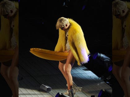 0623-miley-cyrus-banana-splash-01