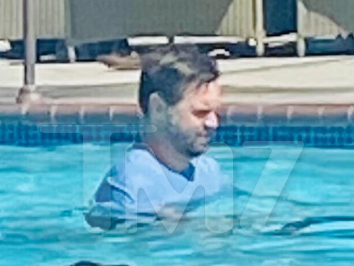 J.D Vance Goes Swimming with Shirt On at Luxury La Jolla Hotel