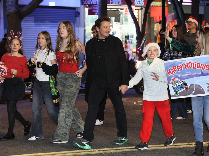 jeremy renner and family mega 1