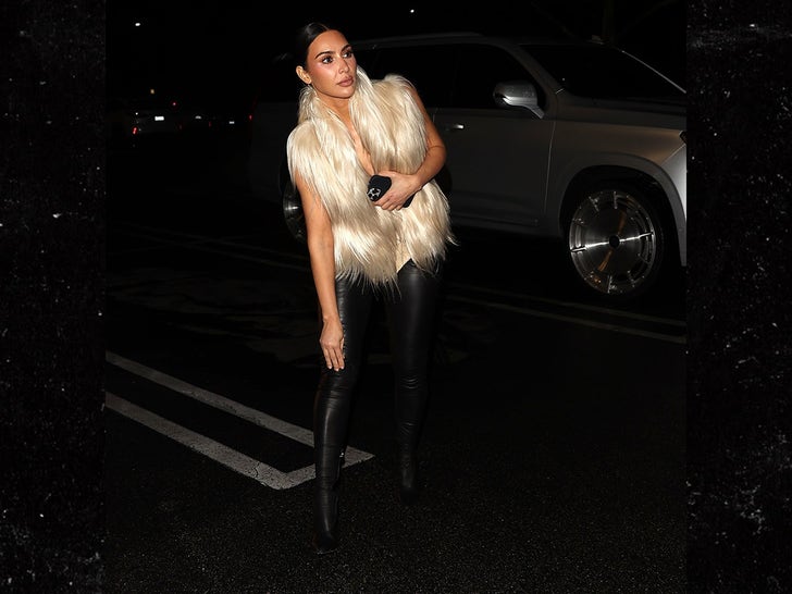 0318-KIM-KARDashian-Handles-Handles-Cream-Run-Calabasas-Photos-Primary-3