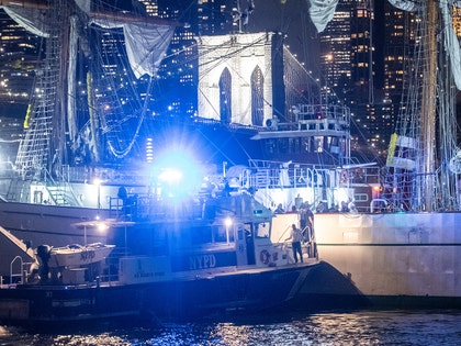 mexican-navy-ship-brooklyn-bridge-gallery-launch-getty-1