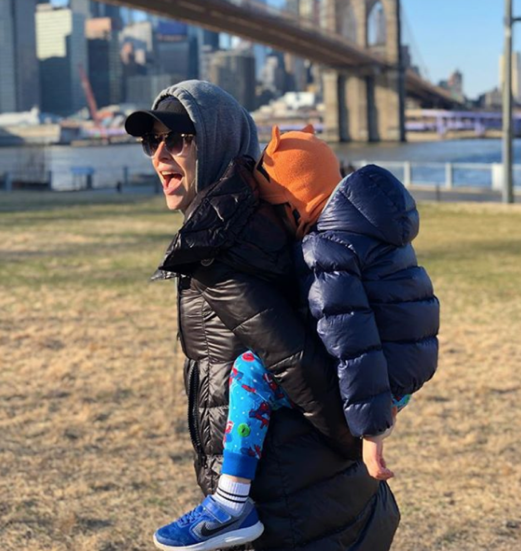 jason_biggs_jenny_mollen_family_photos13