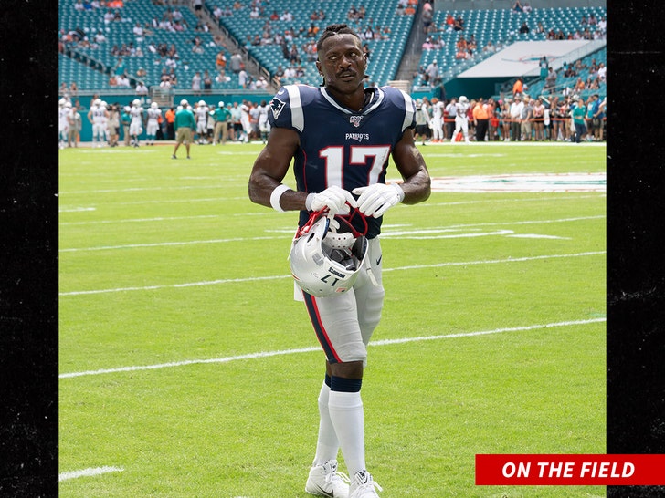 Patriots dominate Dolphins; Antonio Brown scores TD in team debut