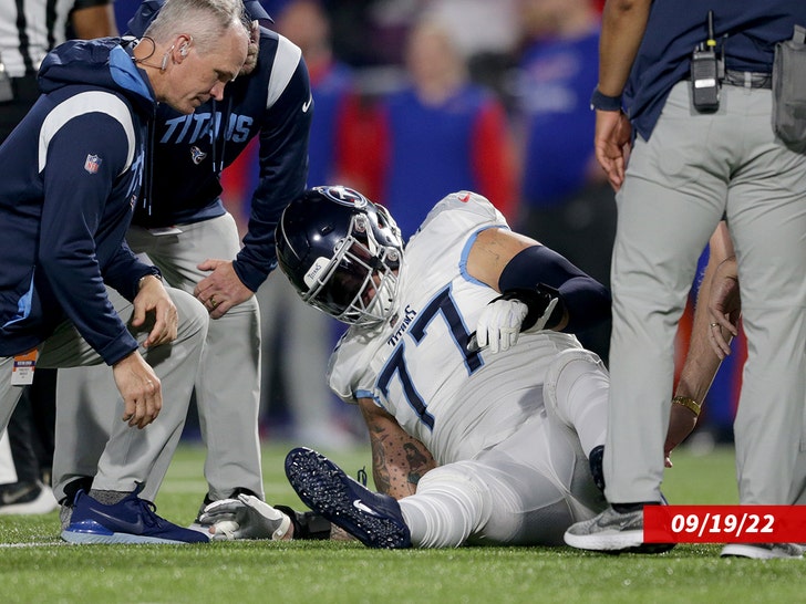 After being released from the Titans, Taylor Lewan had them drop his things  off on his front porch. (via @taylorlewan)