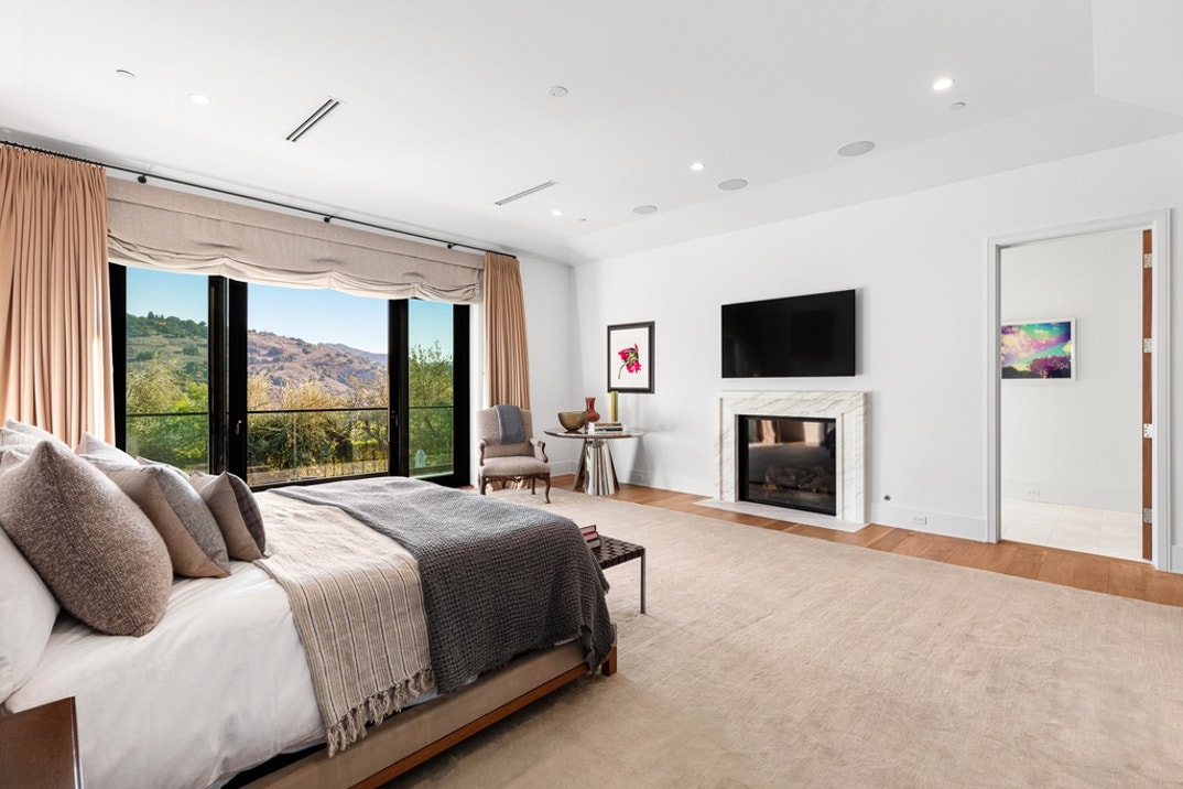 Lori Loughlin & Mossimo Home 30