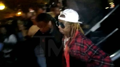 100818_lil_wayne_leaving_concert_kal