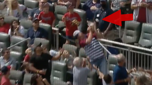 Chipper Jones Hilariously Drops Fly Ball In Stands At Braves Playoff Game