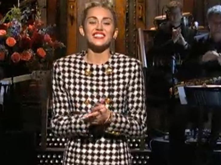 1006_miley_snl_ipad