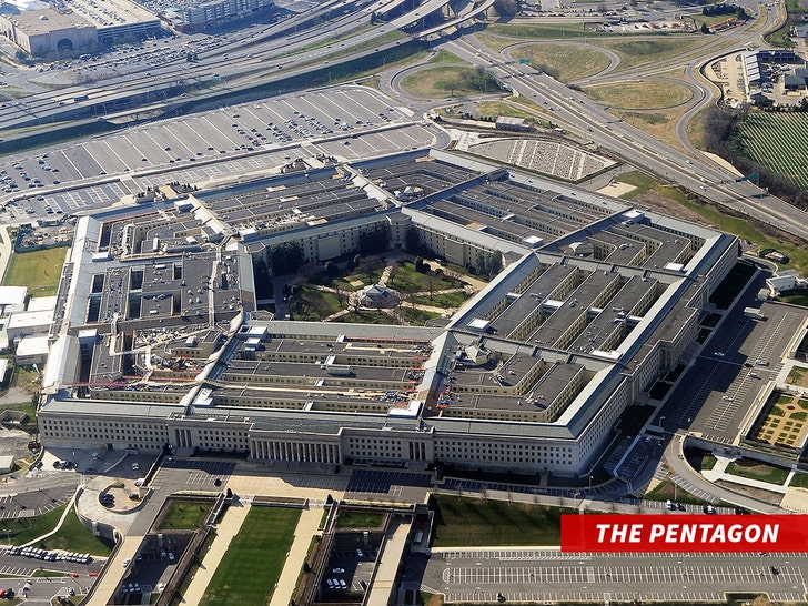Pentagon, ABD Hava Kuvvetleri Üssü'ndeki Drag Gösterisini İptal Etti