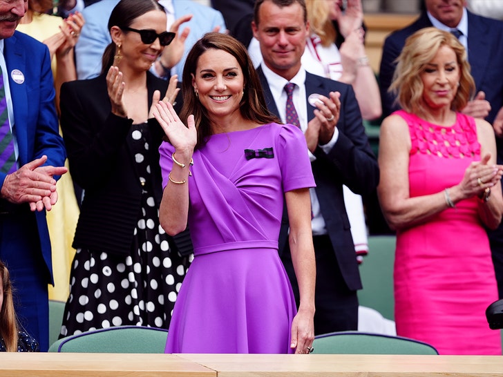 Kate Middleton Receives Standing Ovation Upon Arriving at Wimbledon