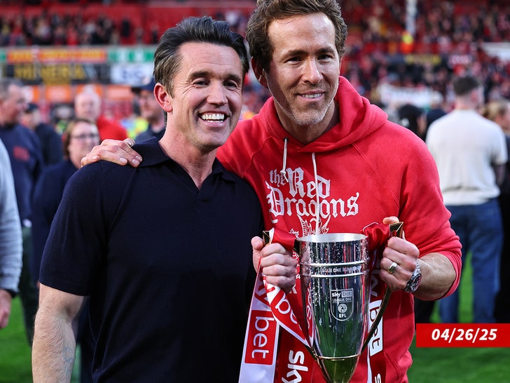 Ryan Reynolds y Rob McElhenny Wrexham Club Getty Sub 2