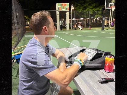 Jared Moskowitz at son's basketball game 3/31/26