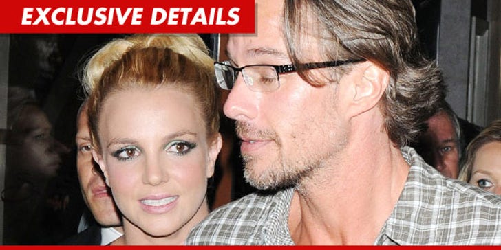 Britney Spears -- I'm ENGAGED :: 1215-britney-jason-exd-01