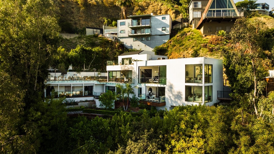 Lea Black Sells Fabulous L.A. Home 6