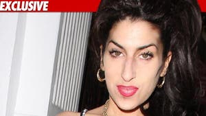 Amy Winehouse -- Signs of Life When Help Arrived