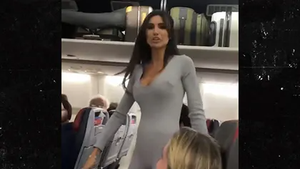 Expulsan de avión a mujer en body que dice ser famosa por IG