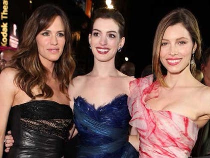 Jen Garner, Anne Hathaway, Jessica Biel