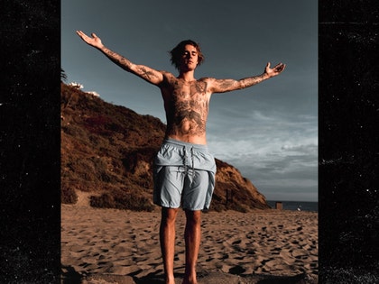 0309-justin-bieber-arms-open-beach-instagram-01