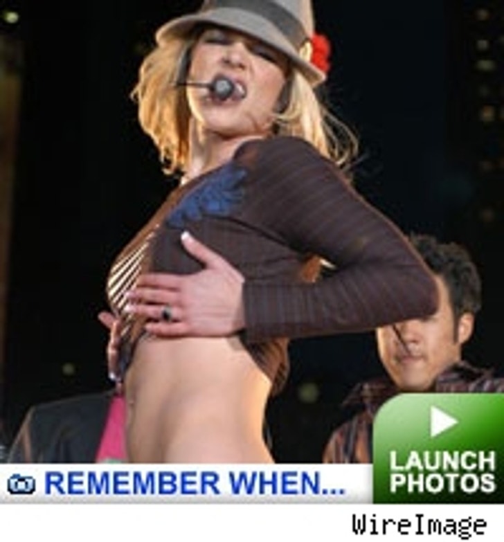 Britney's New Dude We're Growing Very Close :: 0315_hot_britney_gallery-1