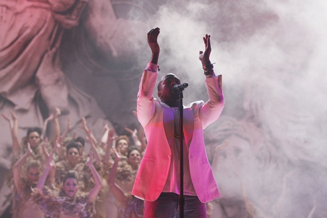 1027_kanye_performance_photos_13