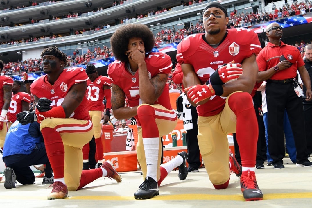 colin kaepernick kneeling football 49ers photos-03