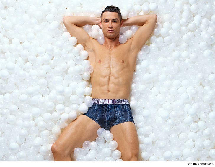Demonstrere lunge hund Cristiano Ronaldo's New Underwear Ad's Got Balls