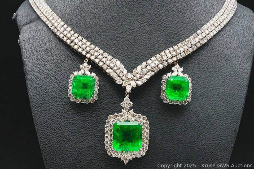 Mariah Carey Emerald And Diamond Necklace For Auction 0