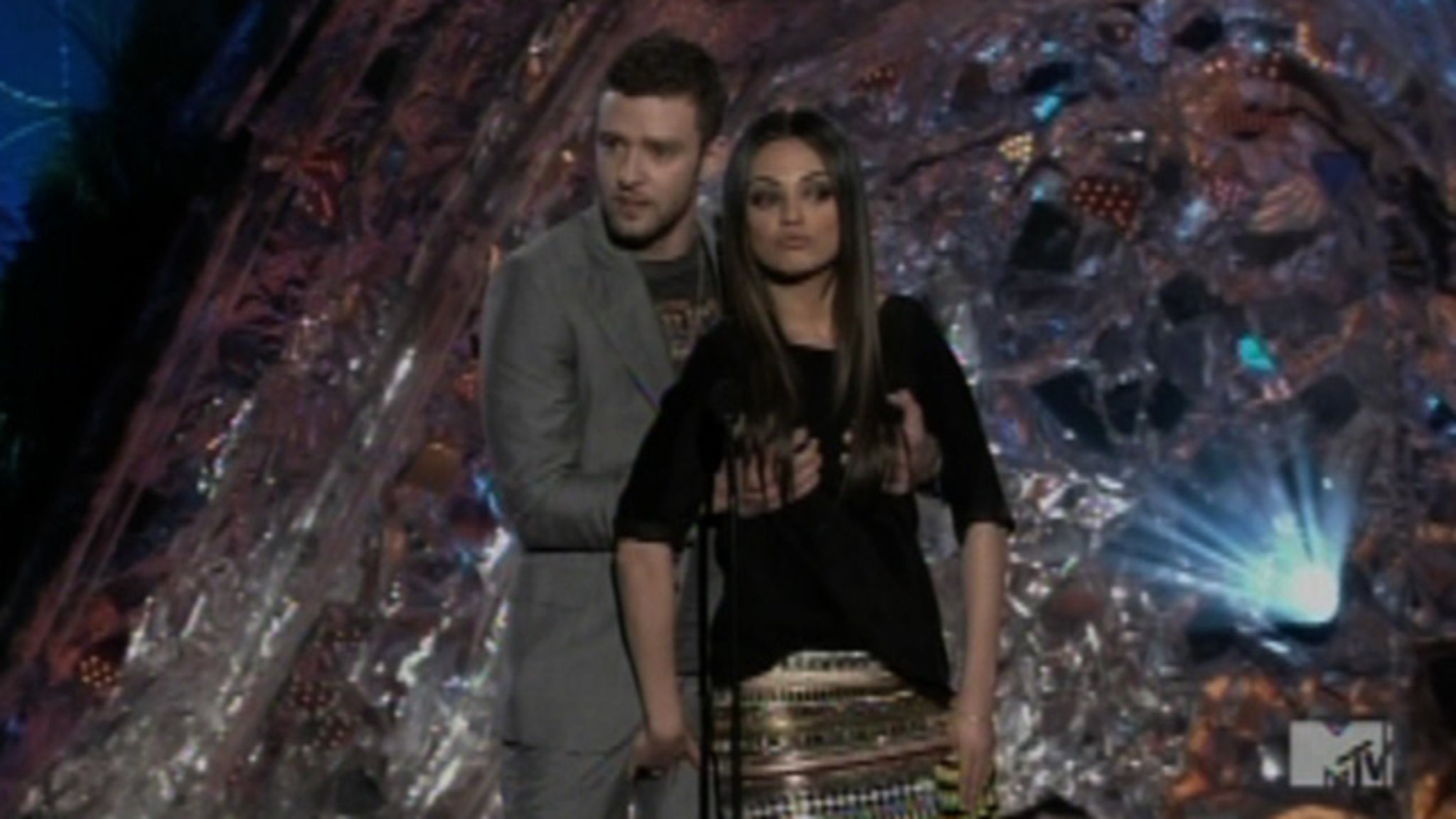 [VIDEO] Justin Timberlake Groping Mila Kunis -- Genital Grope on MTV