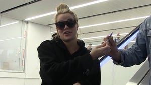 Khloe Kardashian Cracks a Smile at 6 Months Pregnant, Says She Works Out When She Can