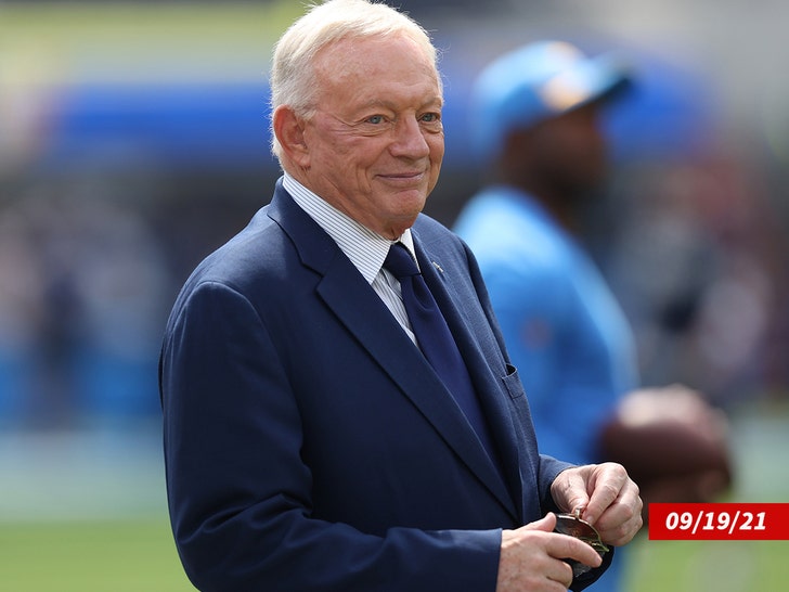 jerry jones on the field