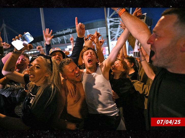 oasis fans sub getty swipe