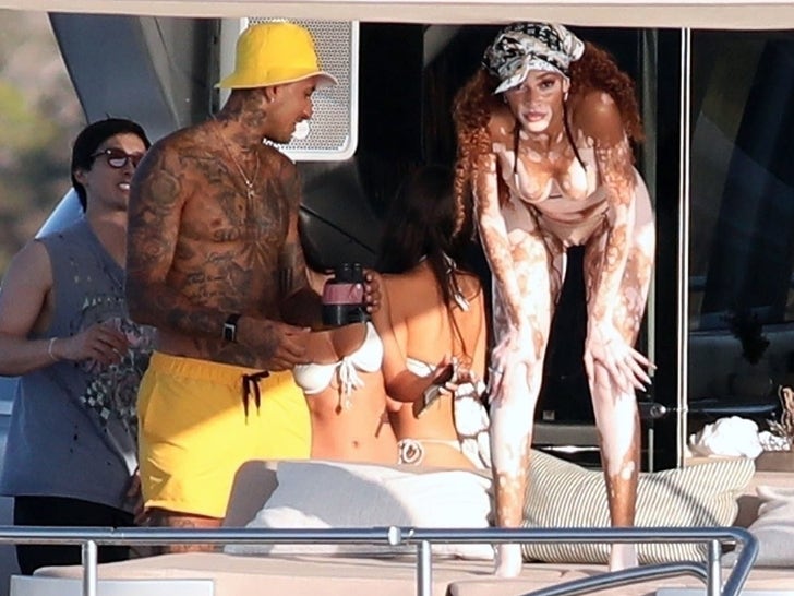 0731-Winnie-Harlow-Boat-SUB-1