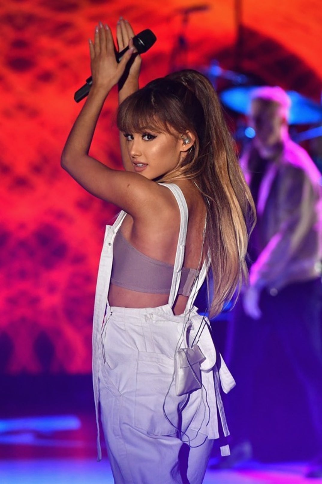 0302_ariana_grande_performance_10