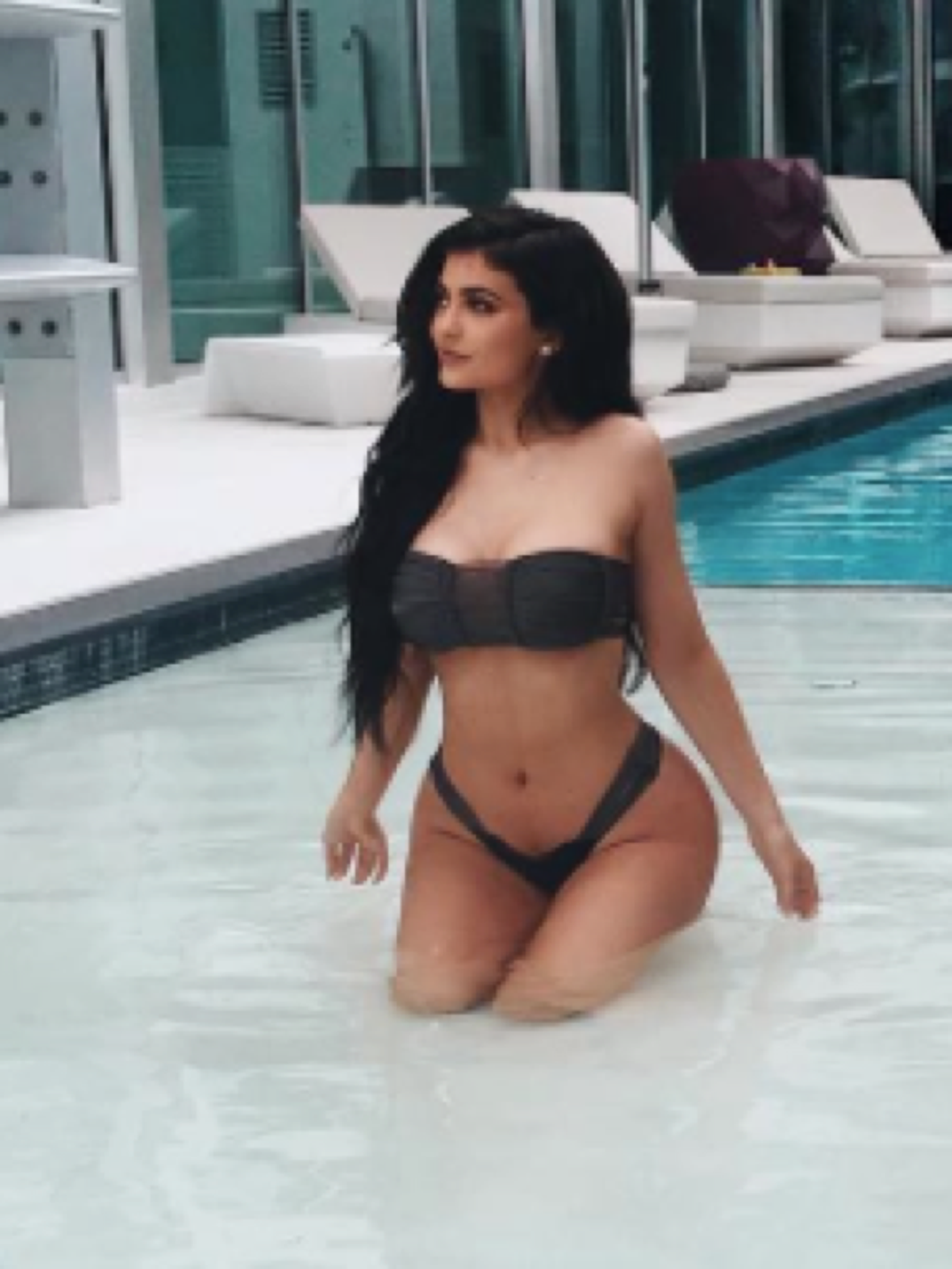 0803_Kylie_Jenner_Hot_Shots13