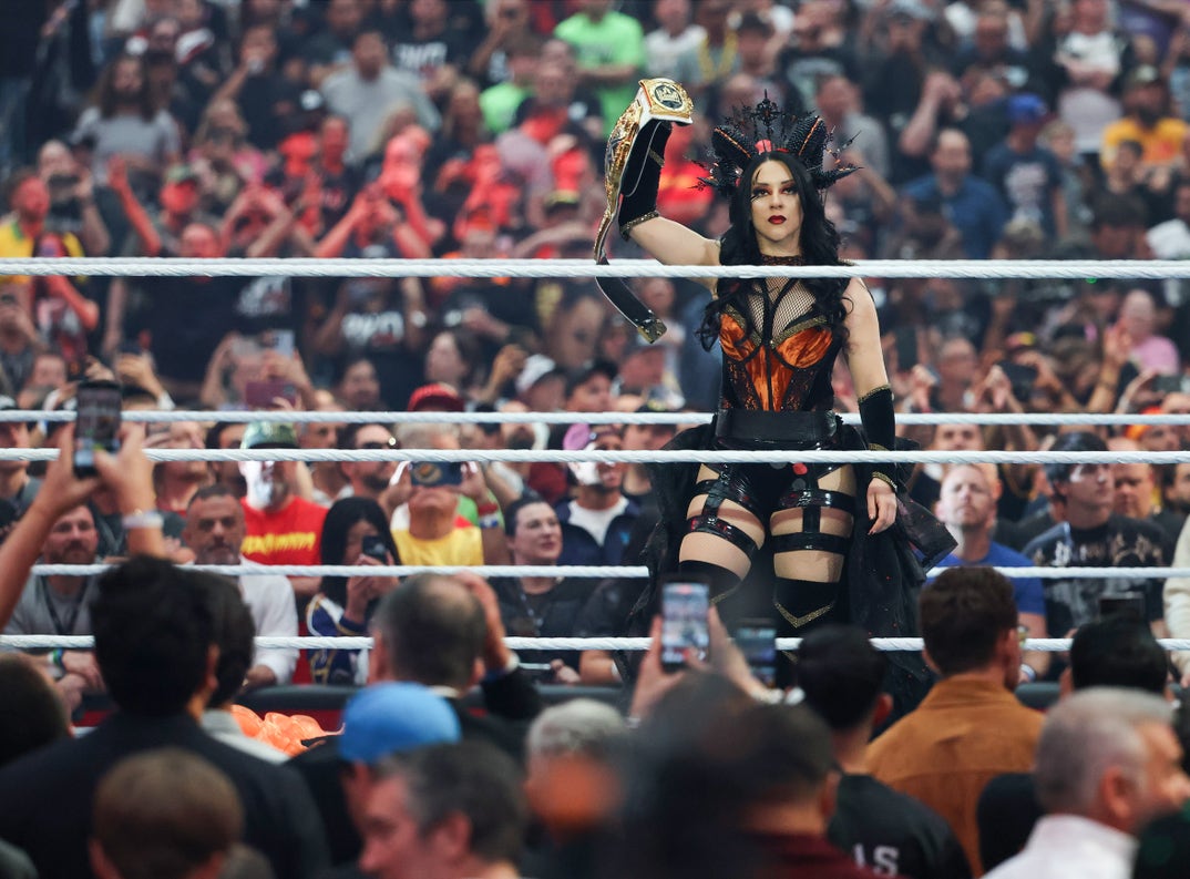 Stephanie Vaquer enters Mania as Women's World Champion