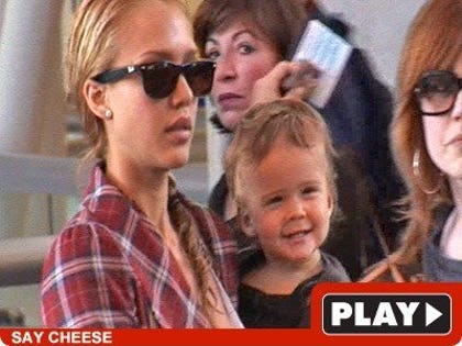 Jessica Alba: Click to watch