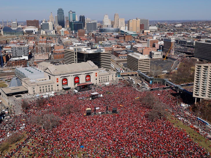 Crowd Size At The Super Bowl Parade Before The Shooting