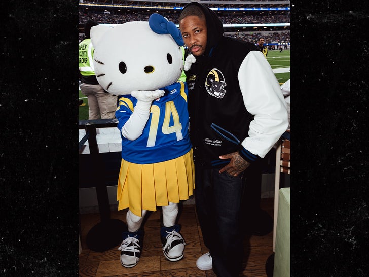 0109 Rapper-YG-and-Hello-Kitty-Hit-SoFi-Stadium-PRIMARY
