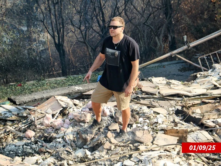 Spencer Pratt returns to burned down home