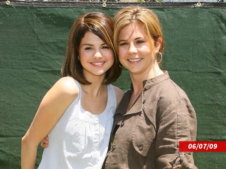 sub-Mandy-teefey-selena-gomez-getty-1