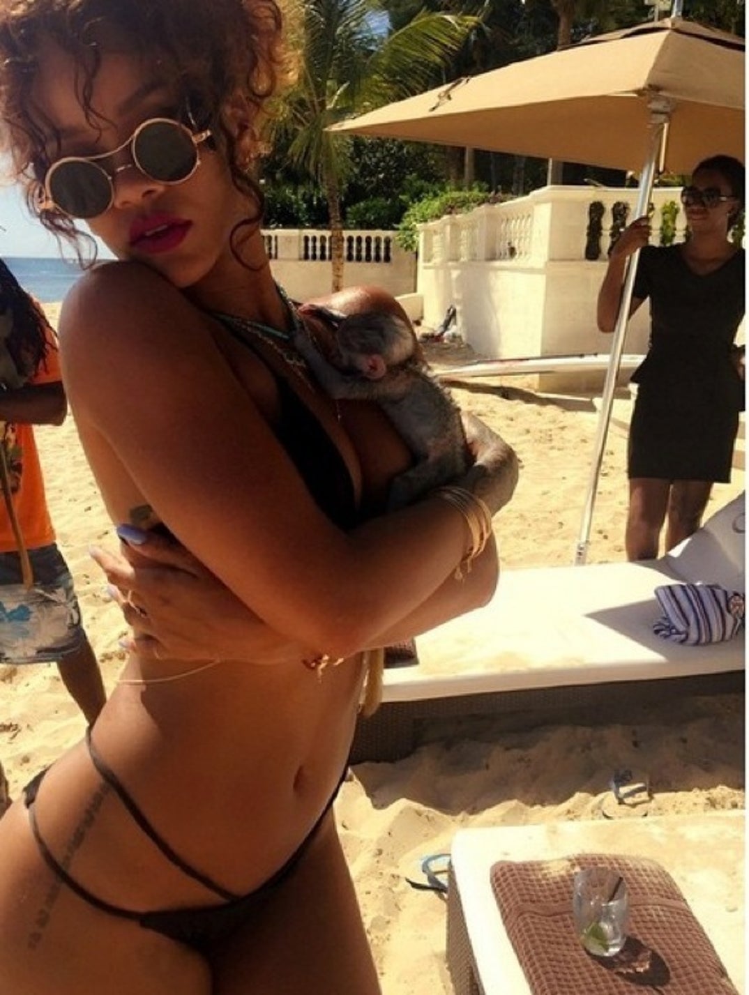 0909_rihanna_snapshots00