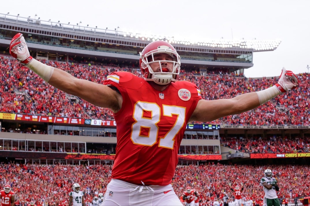 Travis Kelce On The Field 4