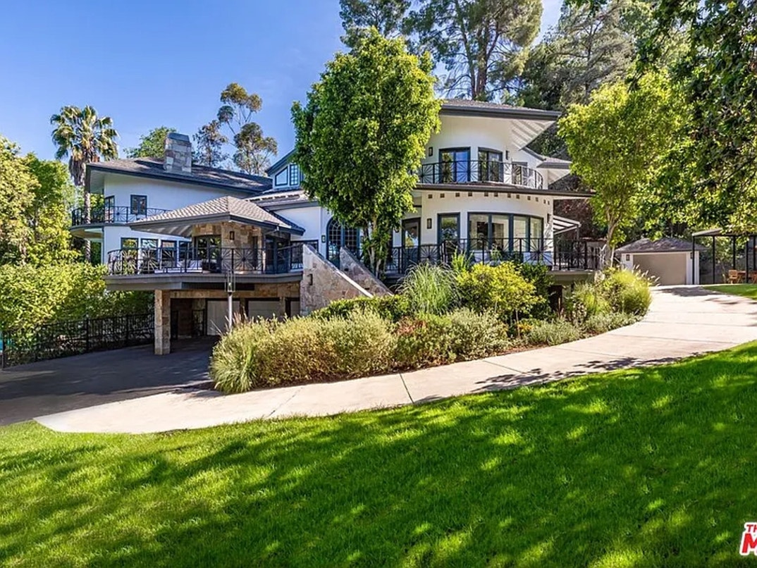 Selena Gomez Encino Home 17