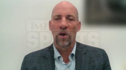 033123-john-smoltz-golf-kal