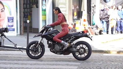 041025_bella_hadid_kal