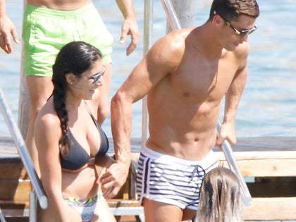 0603_cristiano-ronaldo-shirtless-ibiza-photos-primary