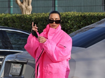 Kim Kardashian Pink Clothes Family Kids Photos 0003