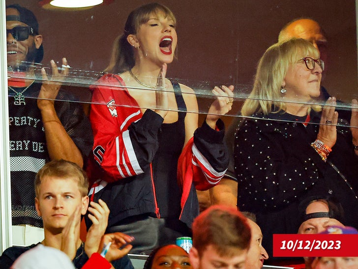 Taylor Swift At The Chiefs Vs Broncos Game